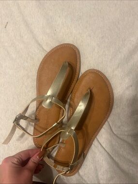 Amazon Essentials Tan Sandals with Gold Straps